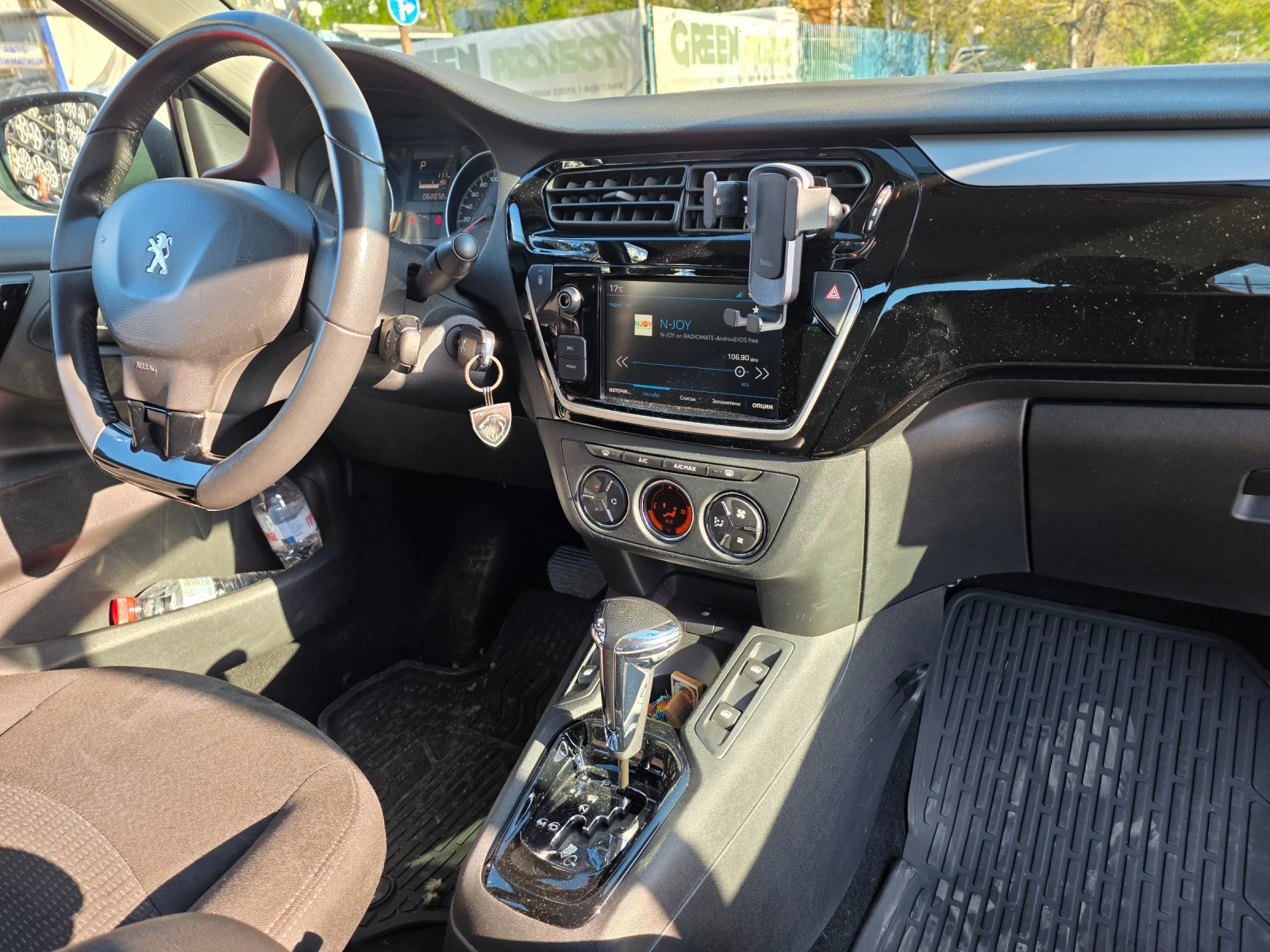 Peugeot 301 1.6i, снимка 11 - Автомобили и джипове - 54340071