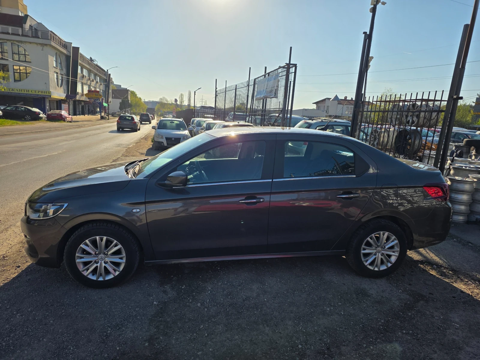 Peugeot 301 1.6i, снимка 9 - Автомобили и джипове - 54340071