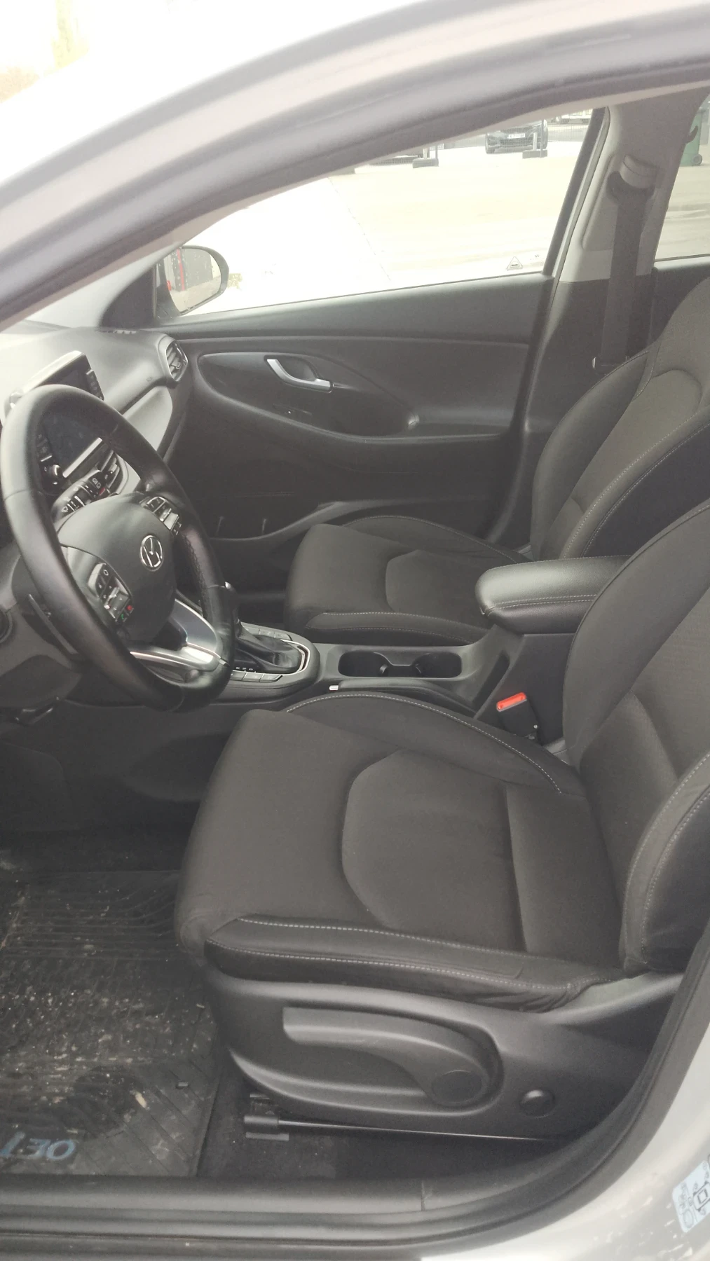 Hyundai I30 1.4i-avtomatik, снимка 10 - Автомобили и джипове - 54393182