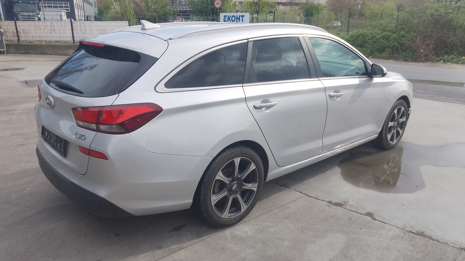 Hyundai I30 1.4i-avtomatik, снимка 3 - Автомобили и джипове - 54393182
