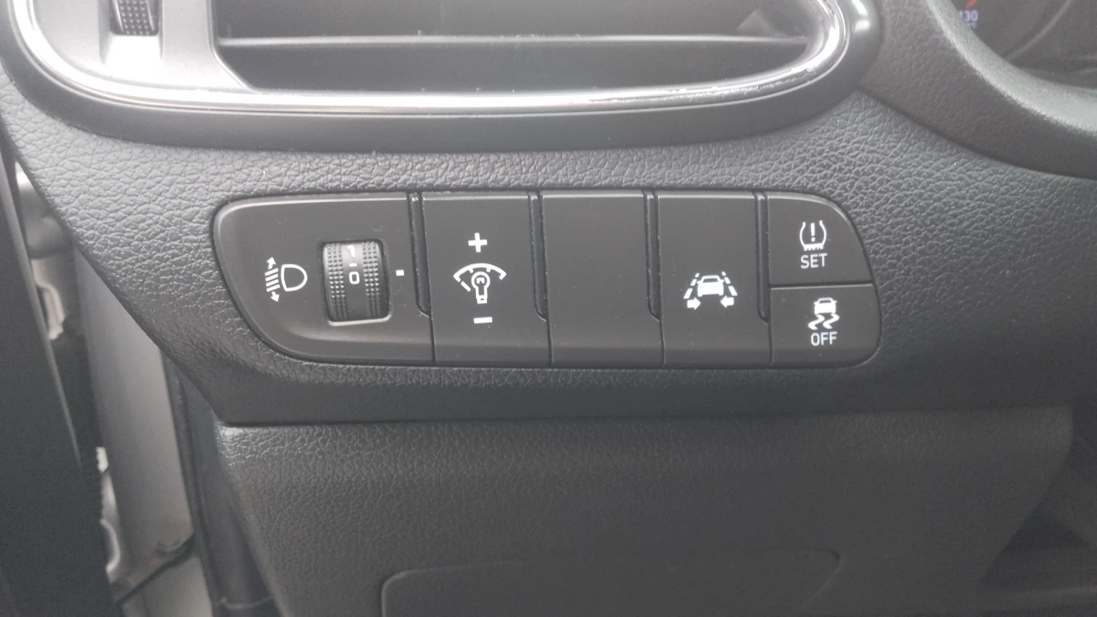 Hyundai I30 1.4i-avtomatik, снимка 8 - Автомобили и джипове - 54393182