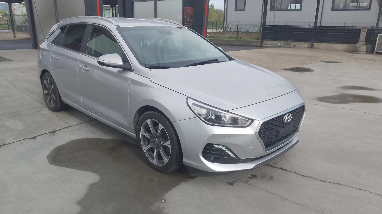 Hyundai I30 1.4i-avtomatik, снимка 2 - Автомобили и джипове - 54393182