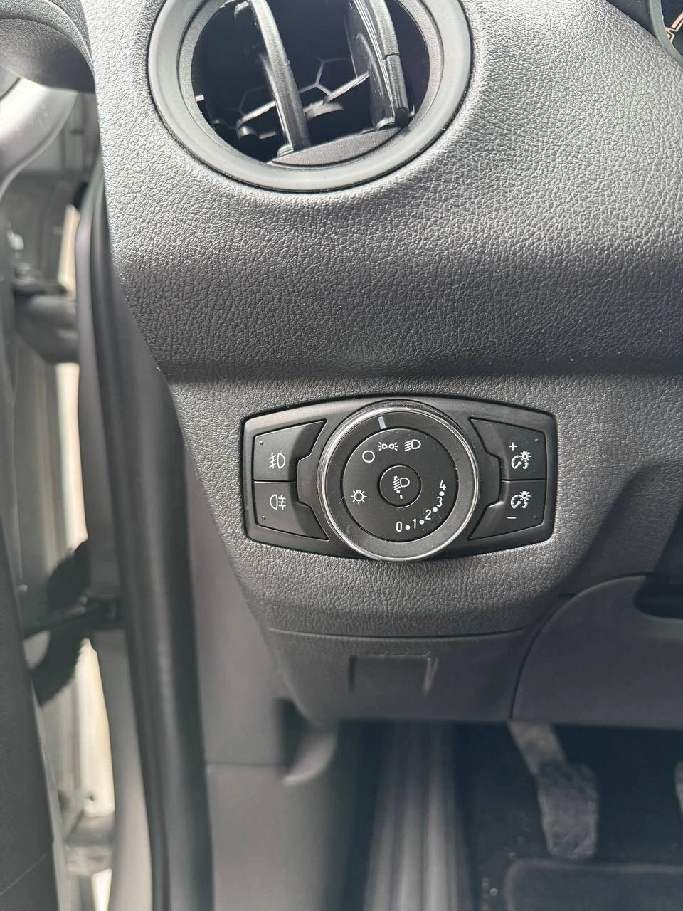 Ford Courier 1.0 бензин с турбо, снимка 10 - Автомобили и джипове - 54682858