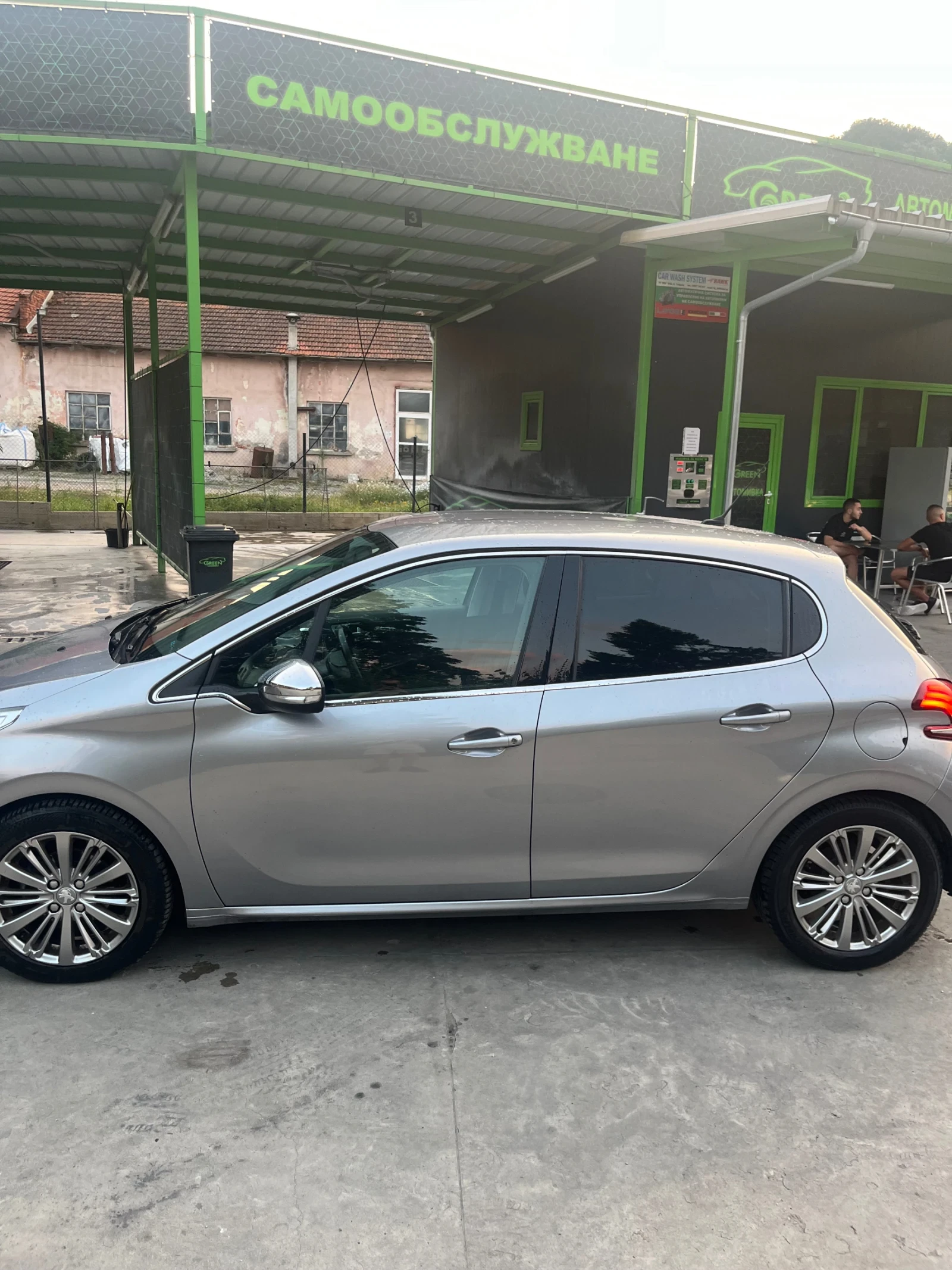 Peugeot 208 1.5bhdi, снимка 8 - Автомобили и джипове - 55654509