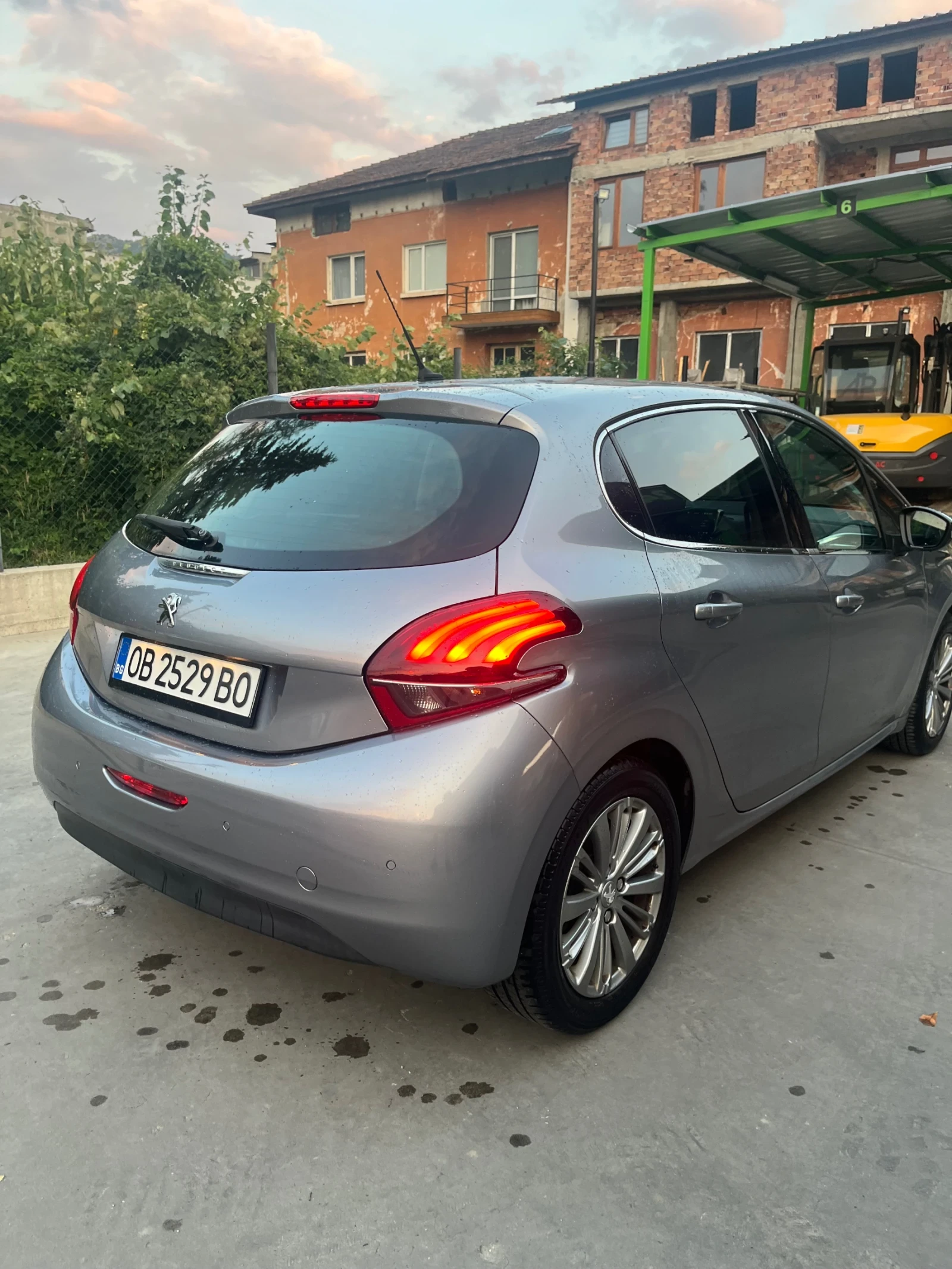 Peugeot 208 1.5bhdi, снимка 5 - Автомобили и джипове - 55654509