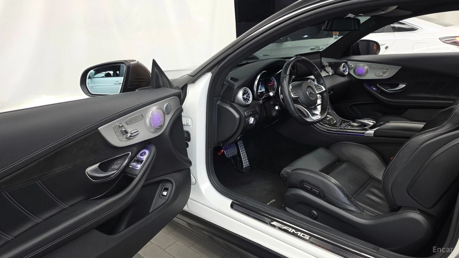 Mercedes-Benz C 63 AMG BUCKET SEATS| BLACK MATTE ФОЛИО| 360| HUD| AMG EXH, снимка 9 - Автомобили и джипове - 56113189