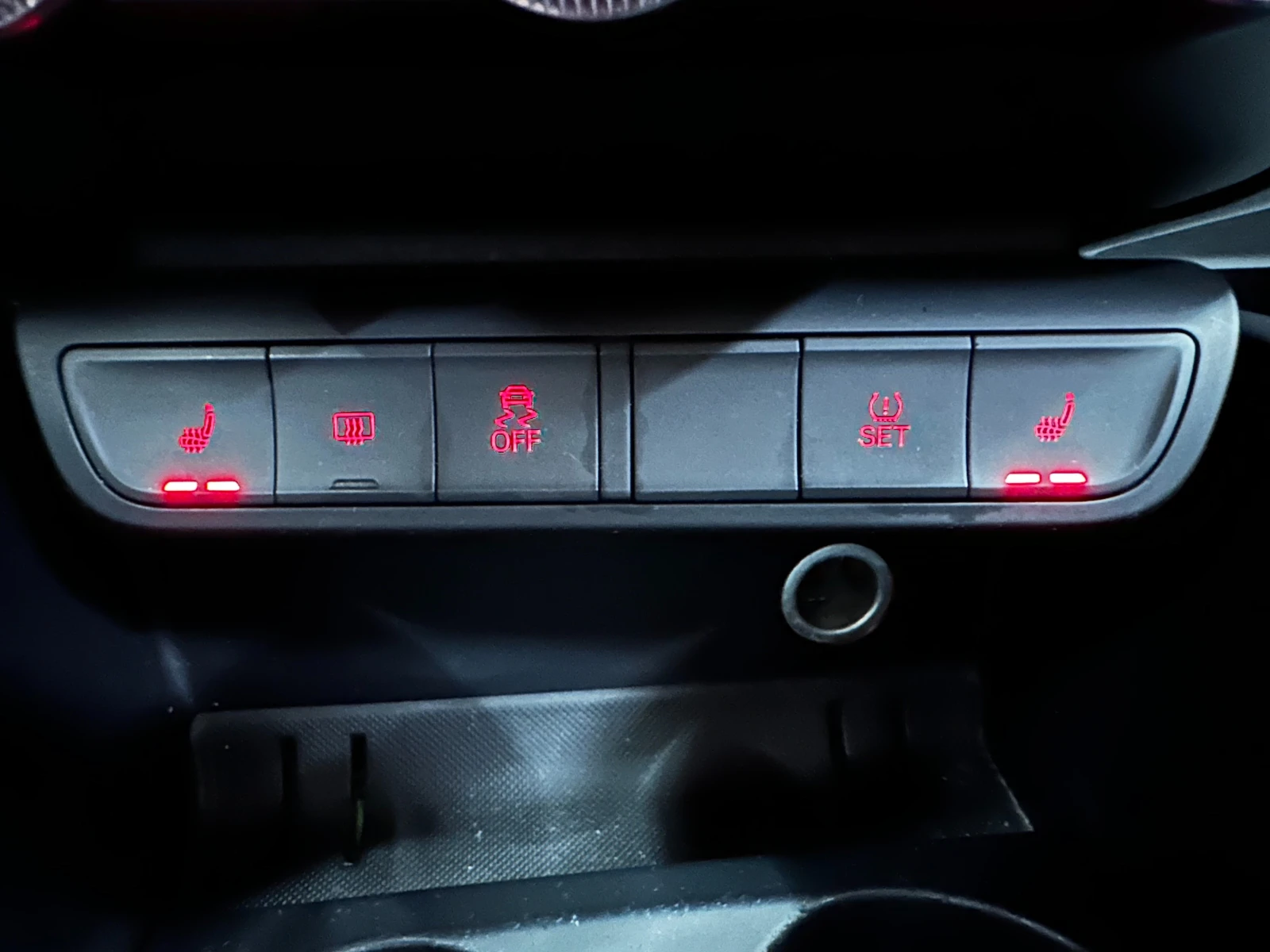 Audi A1 1.6d 90 к.с. , снимка 12 - Автомобили и джипове - 56614356