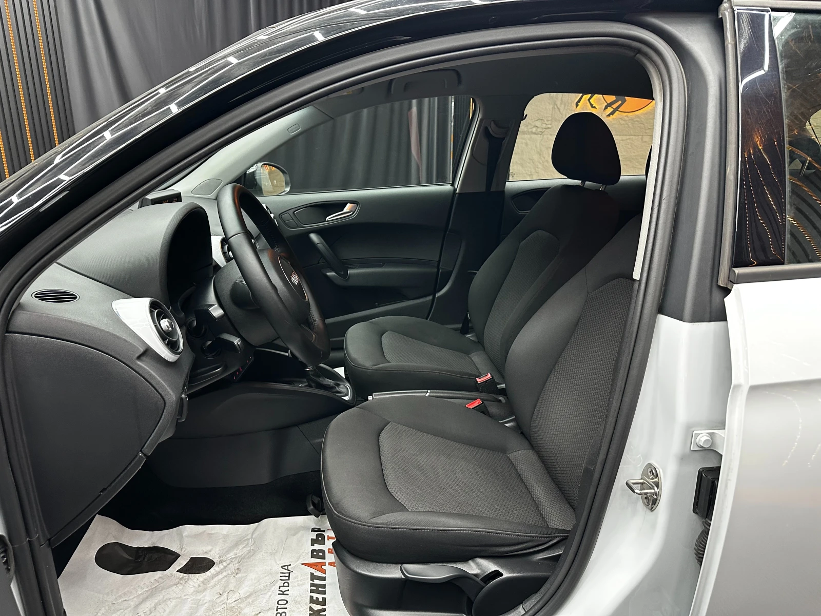 Audi A1 1.6d 90 к.с. , снимка 6 - Автомобили и джипове - 56614356