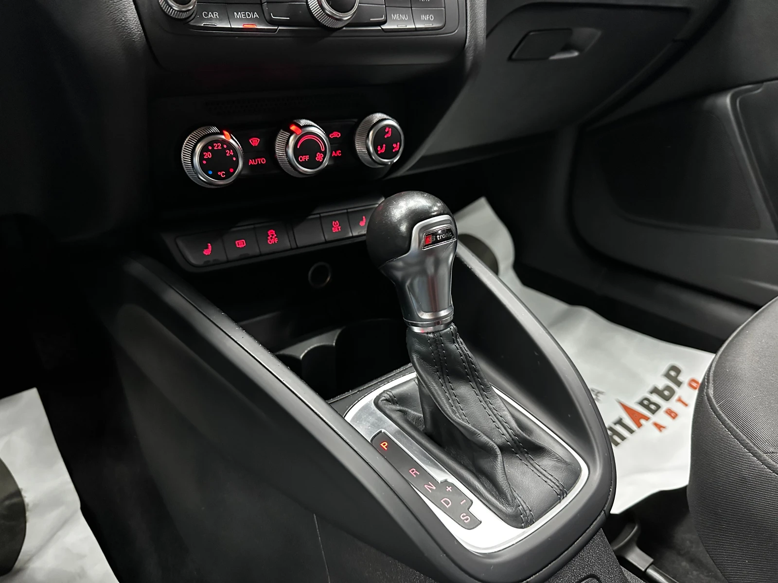 Audi A1 1.6d 90 к.с. , снимка 10 - Автомобили и джипове - 56614356