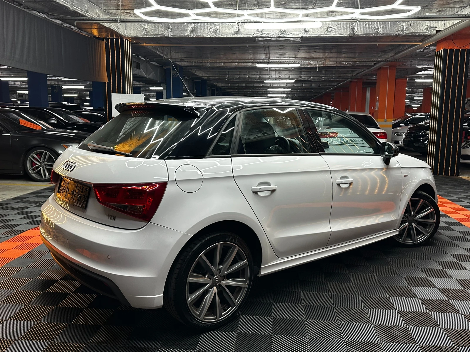 Audi A1 1.6d 90 к.с. , снимка 5 - Автомобили и джипове - 56614356