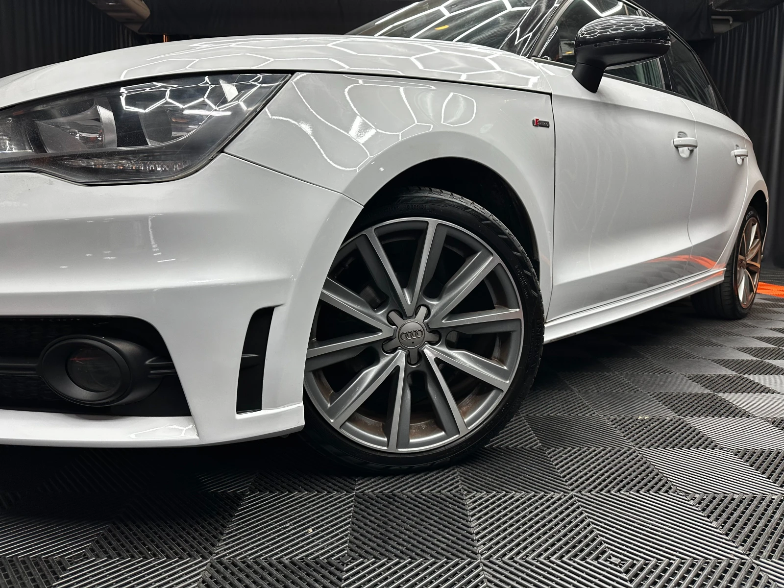 Audi A1 1.6d 90 к.с. , снимка 2 - Автомобили и джипове - 56614356