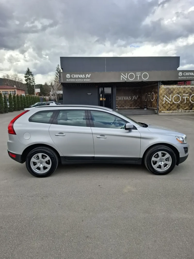 Volvo XC60 2.4D 185к.с 4X4 АВТОМАТИК , снимка 8 - Автомобили и джипове - 49535103