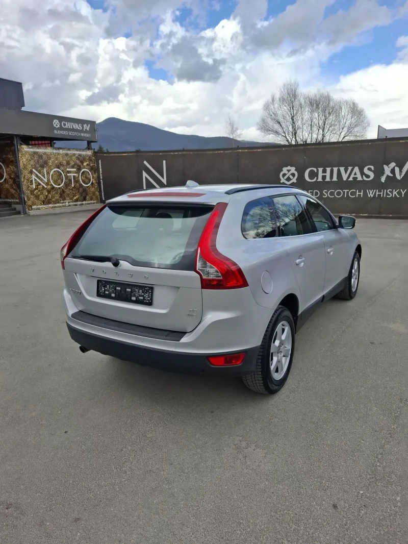 Volvo XC60 2.4D 185к.с 4X4 АВТОМАТИК , снимка 6 - Автомобили и джипове - 49535103