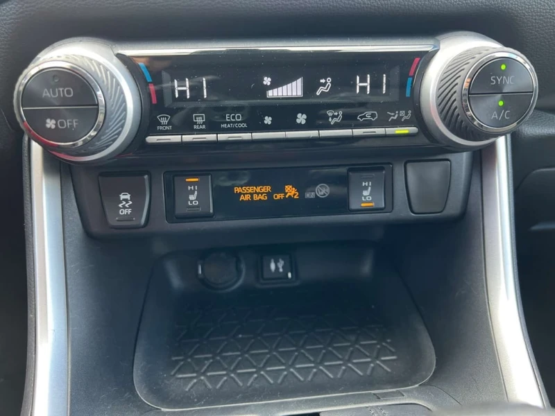 Toyota Rav4 * LE AWD Hybrid (Canada) * CARFAX * , снимка 10 - Автомобили и джипове - 53165316