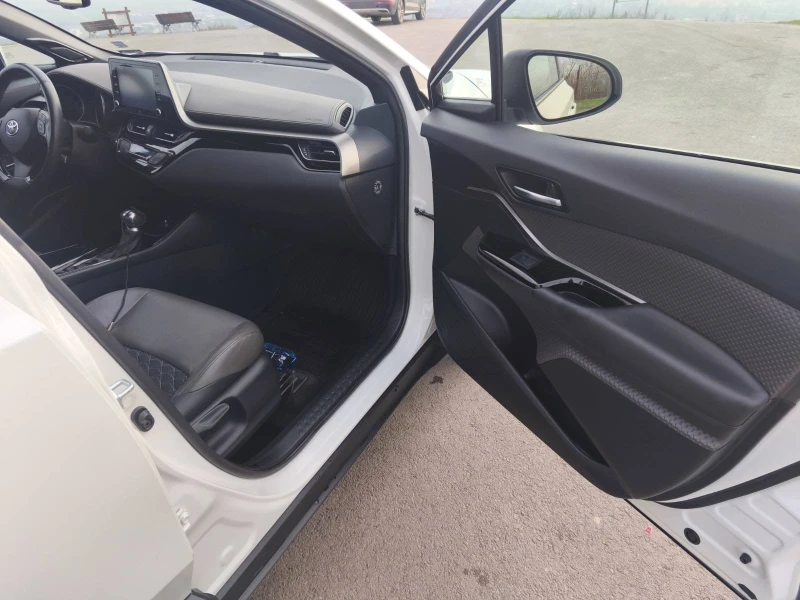 Toyota C-HR, снимка 12 - Автомобили и джипове - 53407455