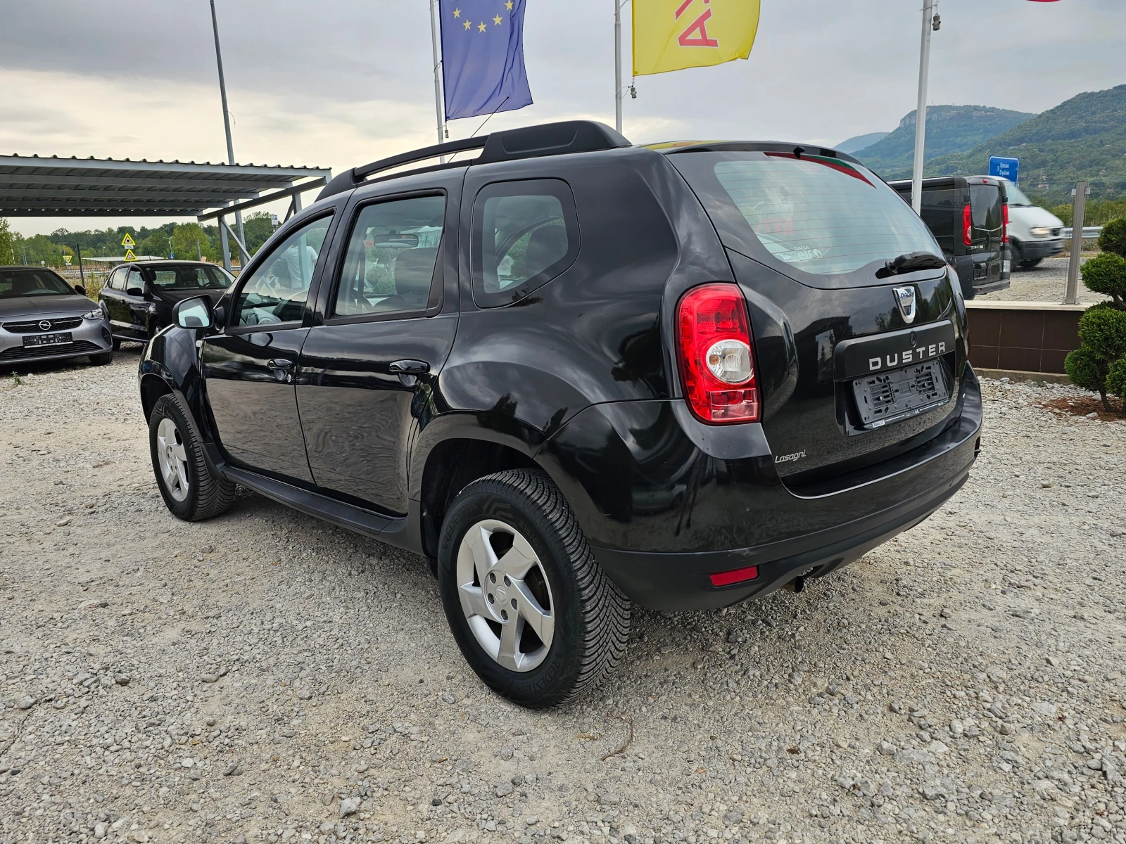 Dacia Duster 1.6БЕНЗИН-МЕТАН ! ! КЛИМАТИК  - изображение 3