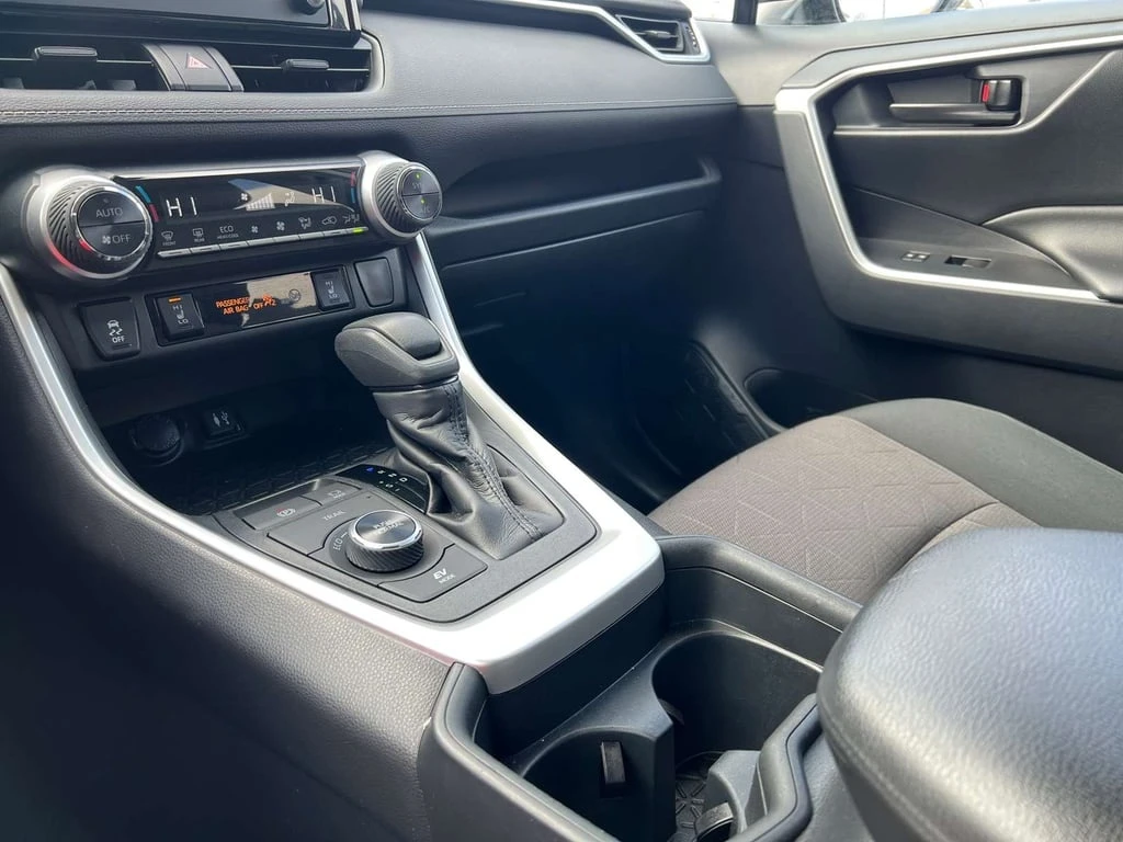 Toyota Rav4 * LE AWD Hybrid (Canada) * CARFAX *  - изображение 9