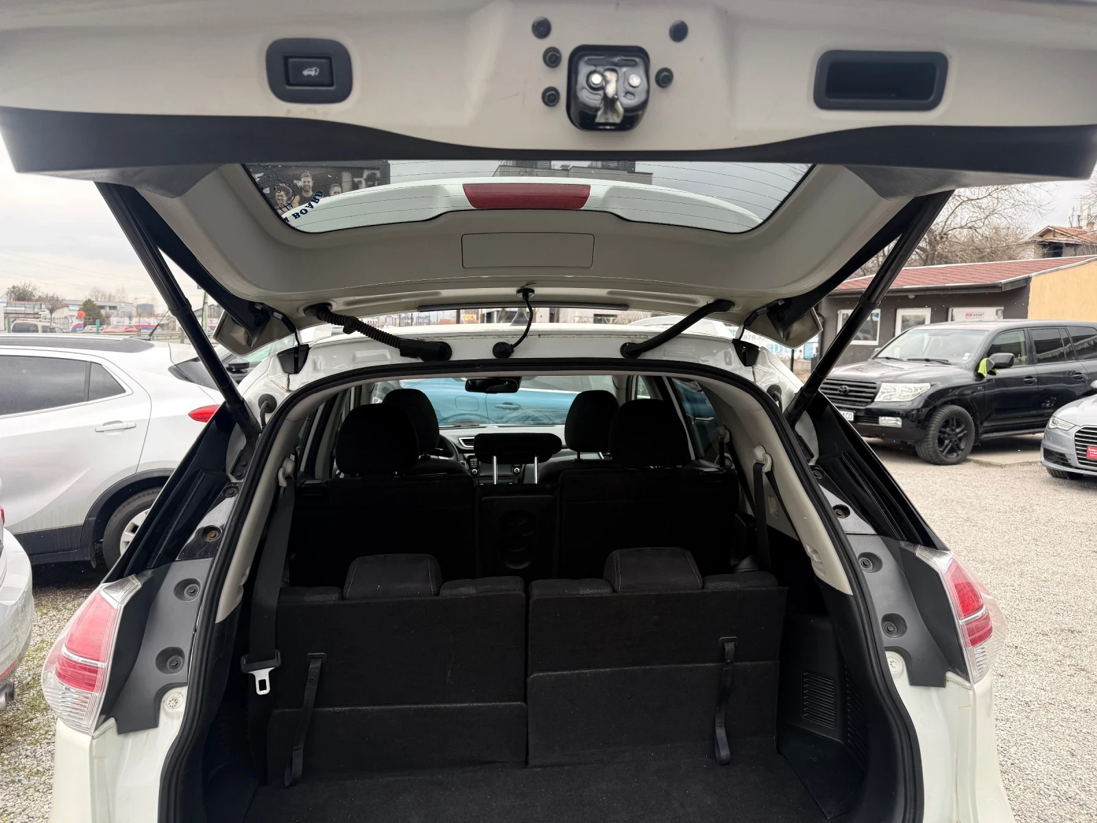 Nissan X-trail 1.6dci 131ps 7-места PANORAMA KAMERA-360*  LED, снимка 16 - Автомобили и джипове - 53911577