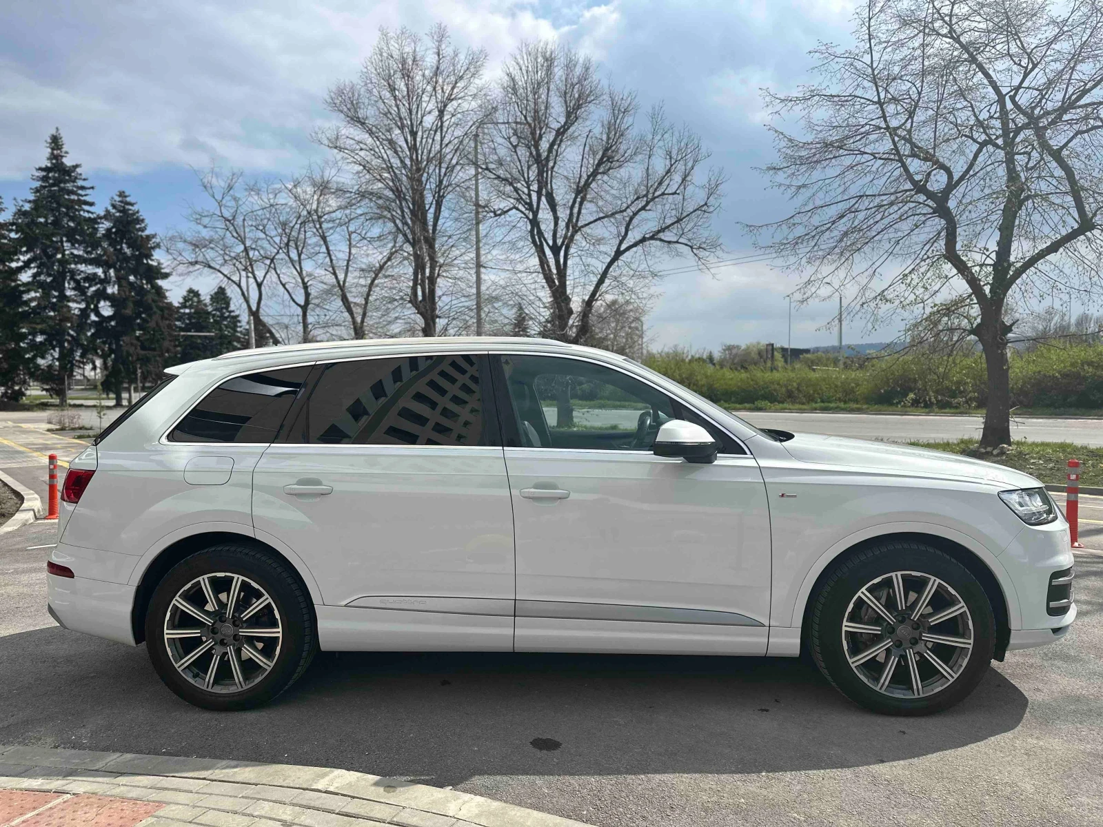Audi Q7 S-LINE 3.0 TDI * Matrix LED * Заден Завиващ мост, снимка 9 - Автомобили и джипове - 54955581