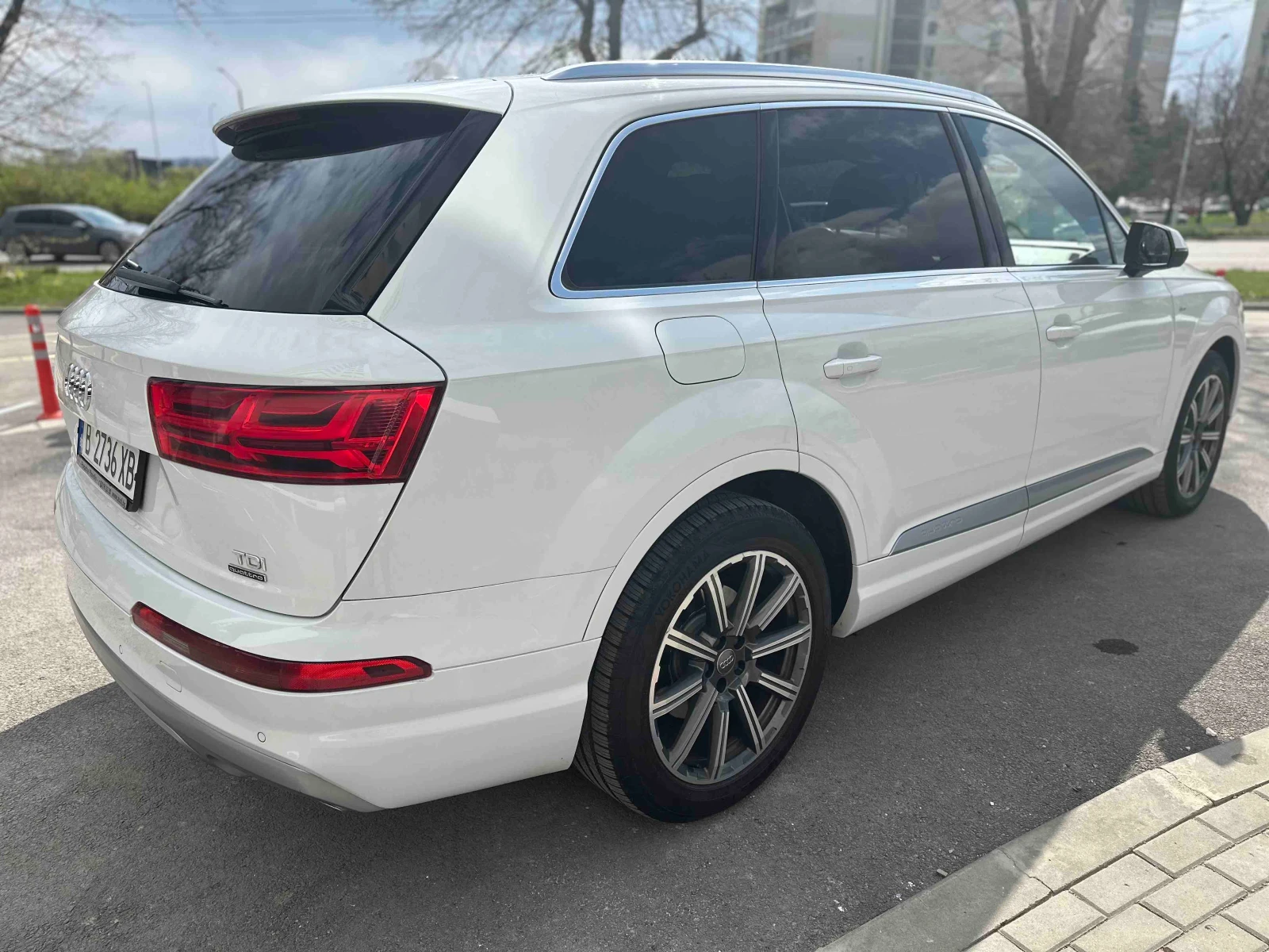Audi Q7 S-LINE 3.0 TDI * Matrix LED * Заден Завиващ мост, снимка 6 - Автомобили и джипове - 54955581