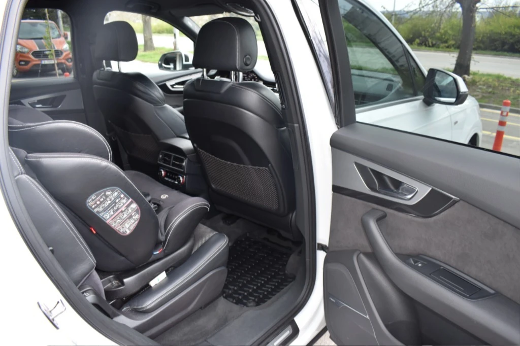 Audi Q7 S-LINE 3.0 TDI * Matrix LED * Заден Завиващ мост, снимка 17 - Автомобили и джипове - 54955581
