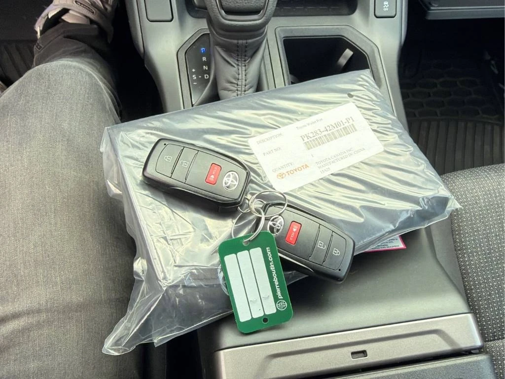 Toyota Rav4 * AWD * ПОДГРЕВ * 2 КЛЮЧА * BLIND SPOT * CARFAX * , снимка 16 - Автомобили и джипове - 55967324