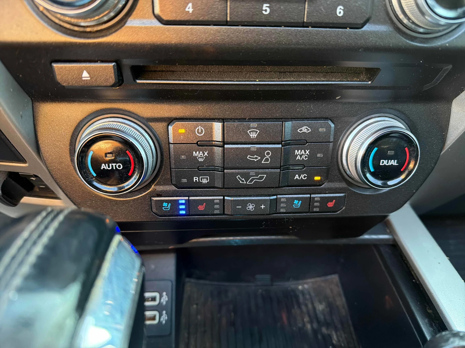 Ford F150 * LARIAT 4WD SuperCrew 5.5' Box* АВТОКРЕДИТ* , снимка 12 - Автомобили и джипове - 56040693
