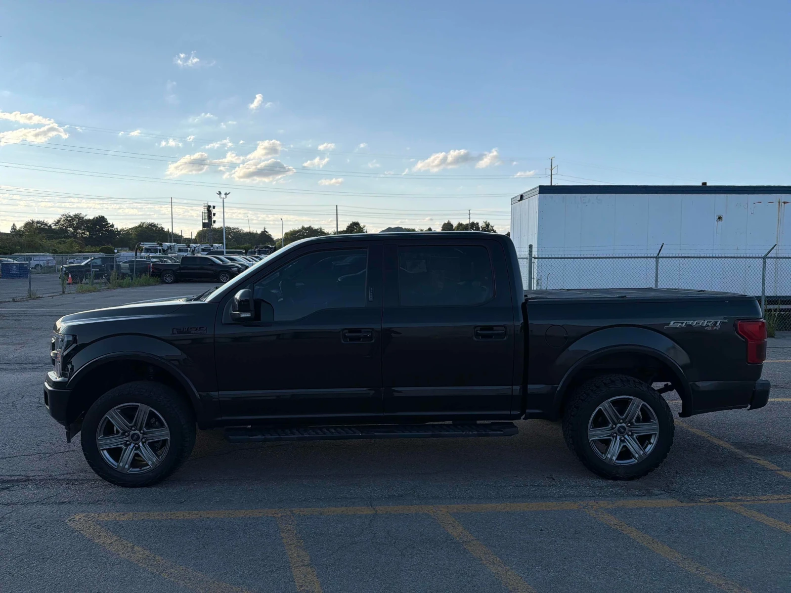 Ford F150 * LARIAT 4WD SuperCrew 5.5' Box* АВТОКРЕДИТ* , снимка 2 - Автомобили и джипове - 56040693