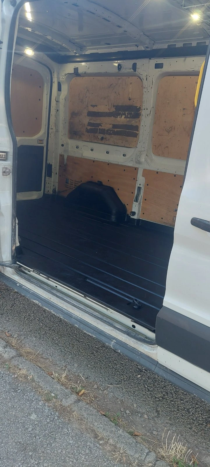 Ford Transit 2.0 tdci клима , снимка 17 - Бусове и автобуси - 54713816