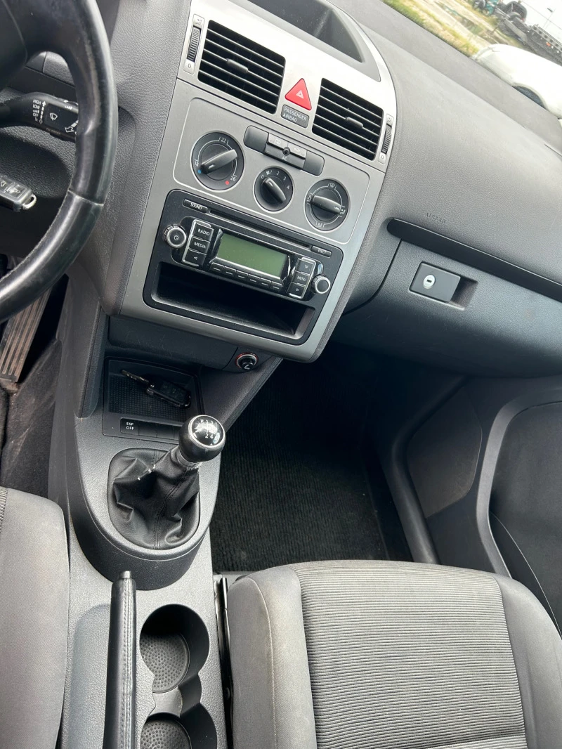 VW Touran 1.9, снимка 5 - Автомобили и джипове - 48061460