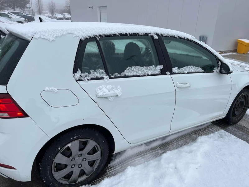 VW Golf 2018 5 door Auto * CARFAX * БЕЗ ПЪРВОНАЧАЛНА ВНОСК, снимка 4 - Автомобили и джипове - 52943505
