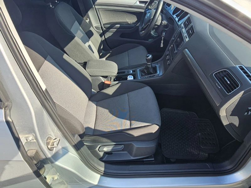 VW Golf 1.6 TDI , снимка 8 - Автомобили и джипове - 53332450