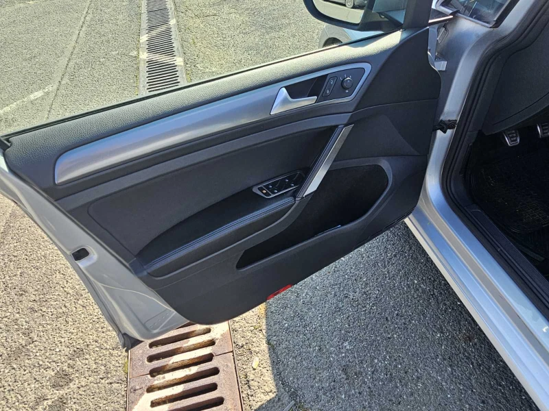 VW Golf 1.6 TDI , снимка 10 - Автомобили и джипове - 53332450