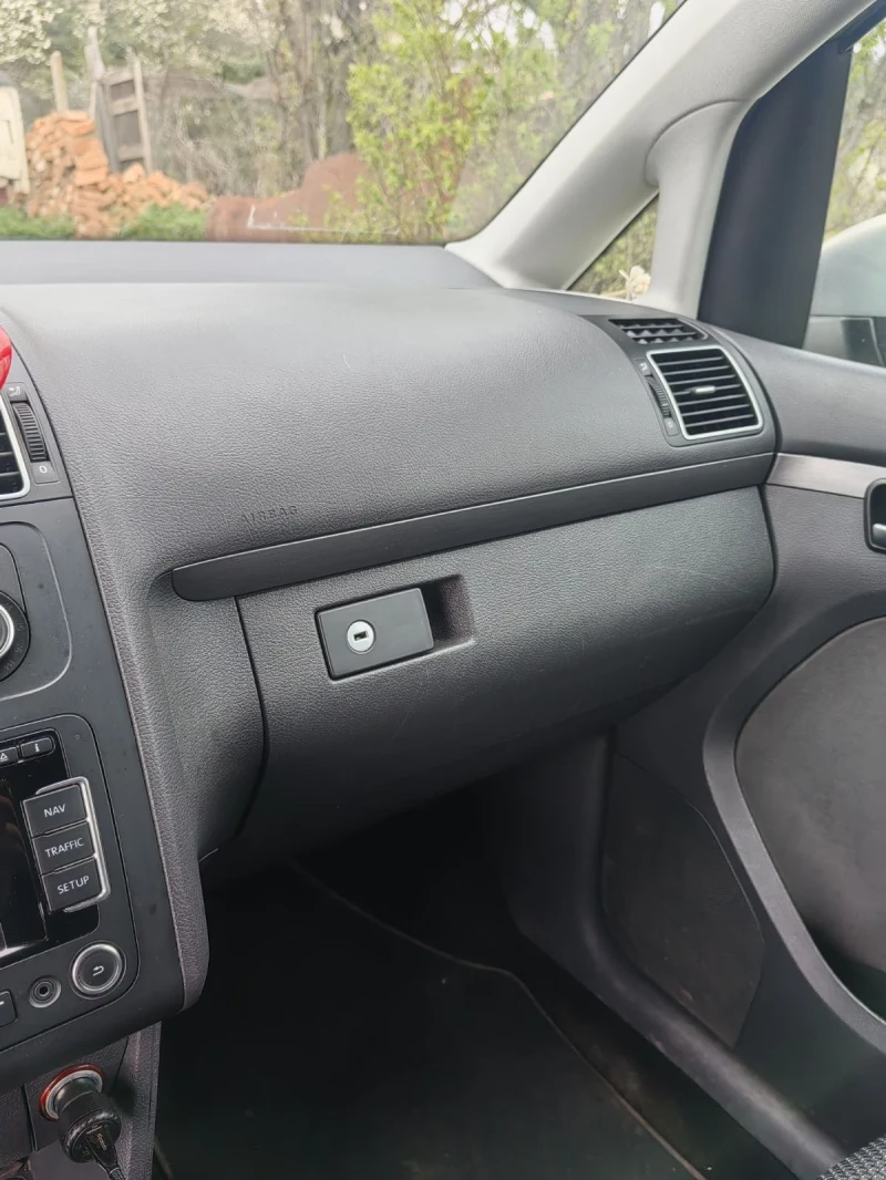 VW Touran, снимка 13 - Автомобили и джипове - 53585530