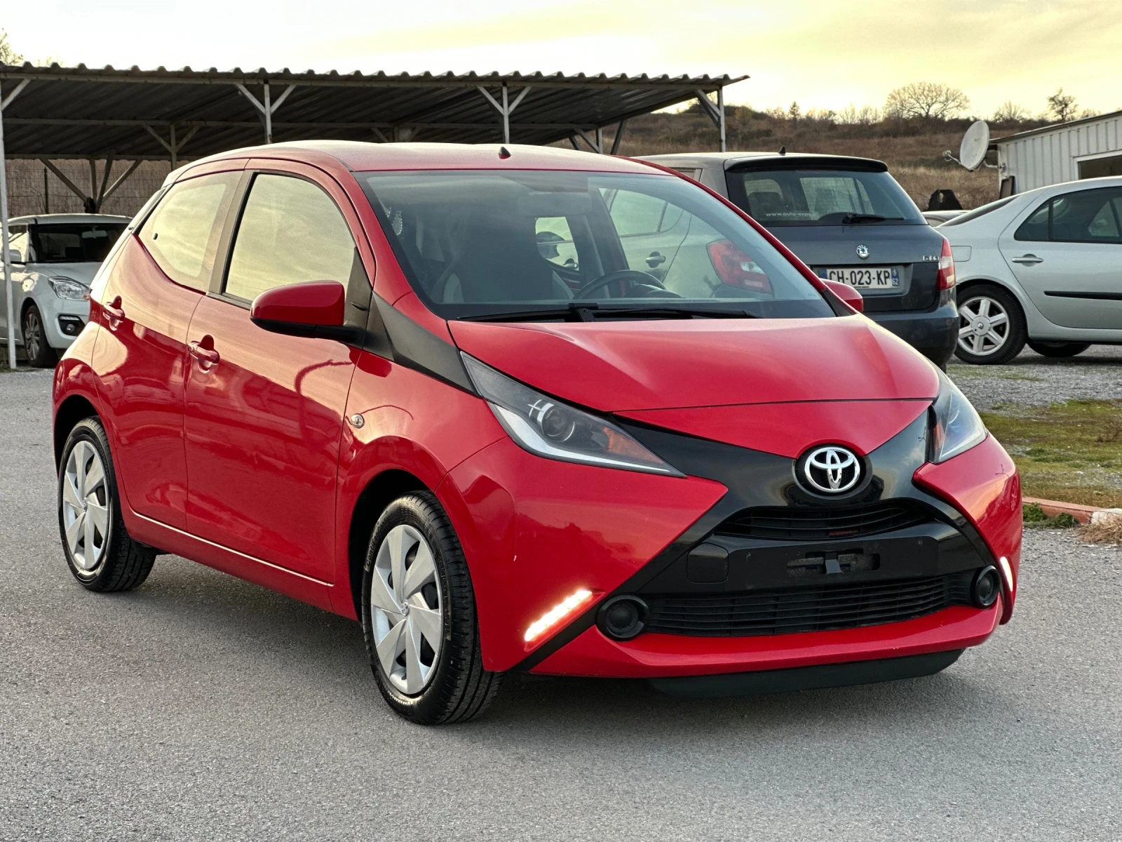 Toyota Aygo 1.0i / Euro6 / NAVI / Keyless  - изображение 3