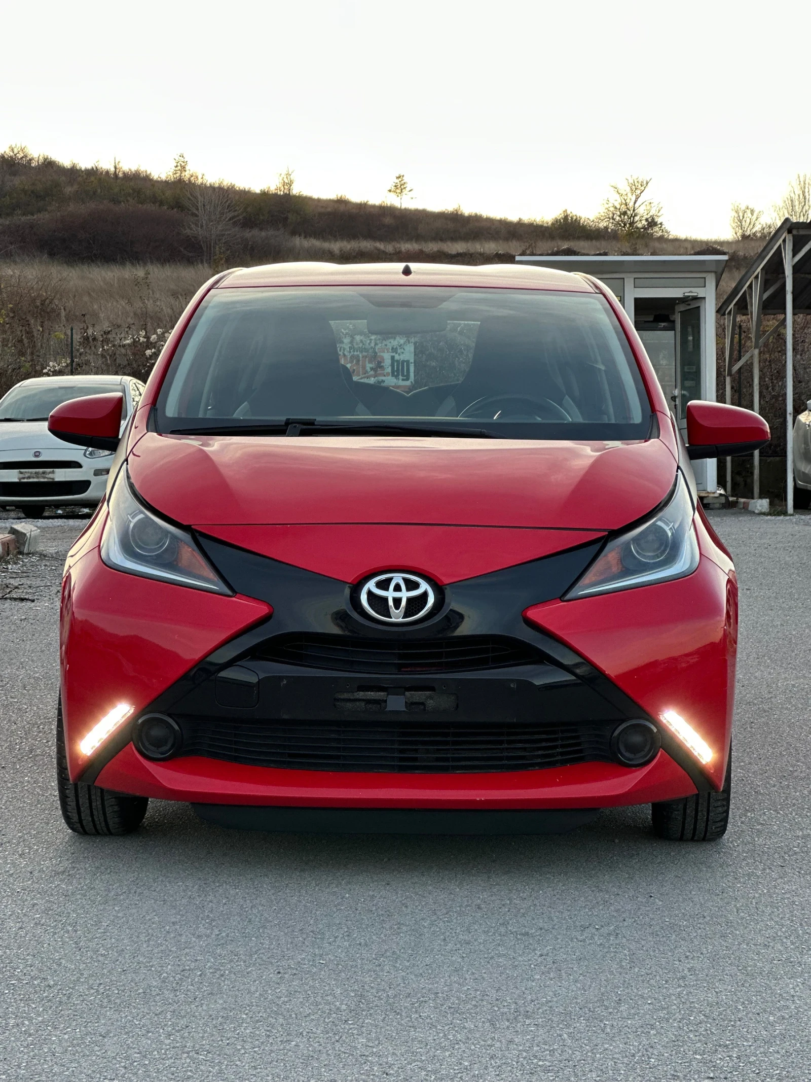 Toyota Aygo 1.0i / Euro6 / NAVI / Keyless  - изображение 2