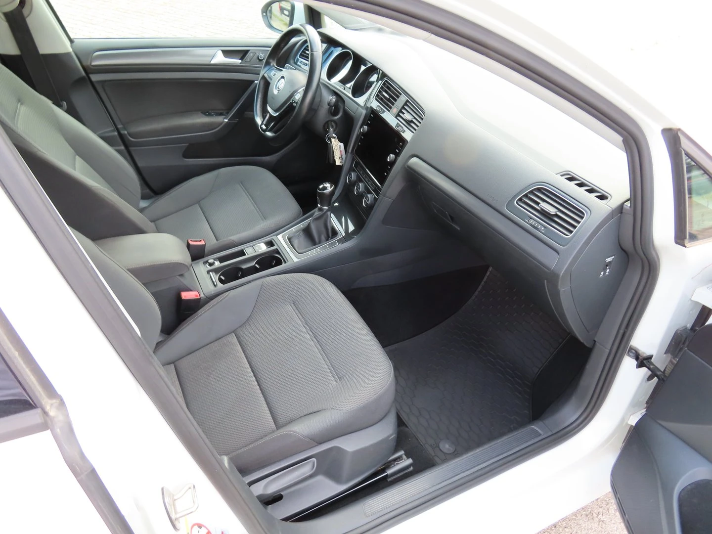 VW Golf Variant Comfortline 1.6TDI BMT - изображение 6