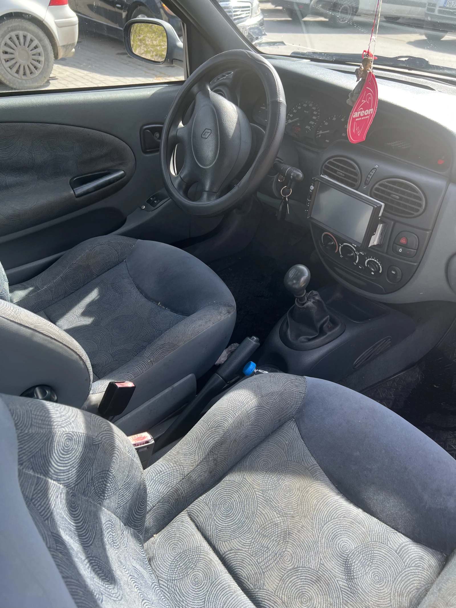 Renault Megane 1.6 - изображение 5