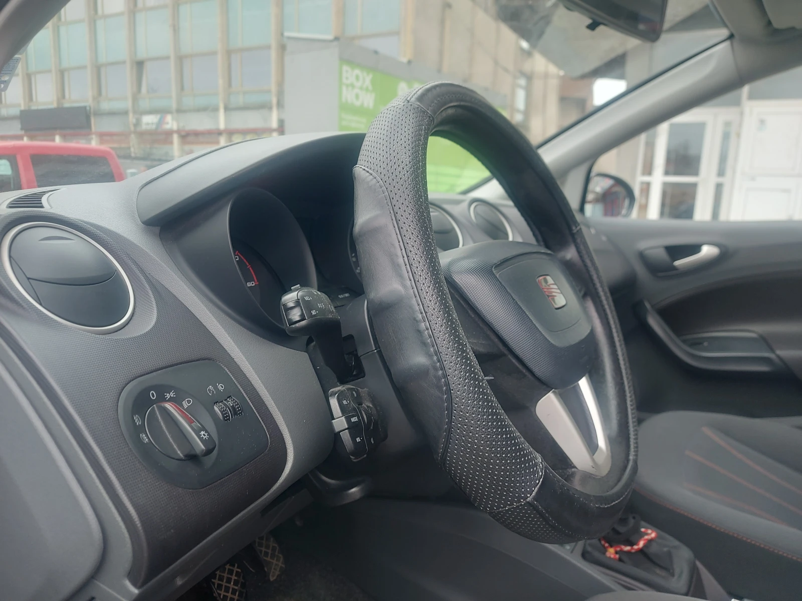 Seat Ibiza, снимка 7 - Автомобили и джипове - 54173087