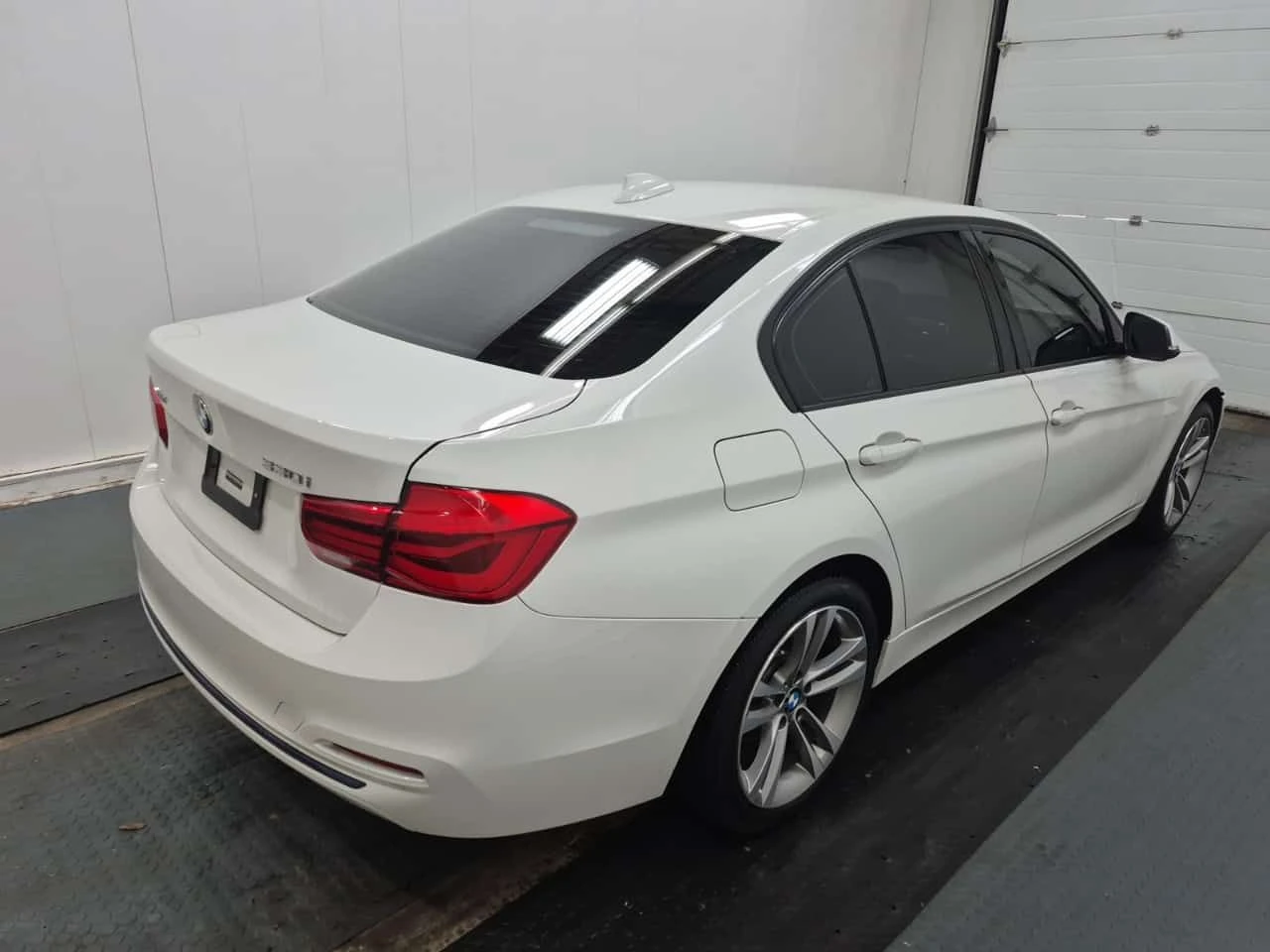 BMW 330 * 330I XDRIVE * CARFAX * ЦЕНА ДО БГ, снимка 3 - Автомобили и джипове - 54205359