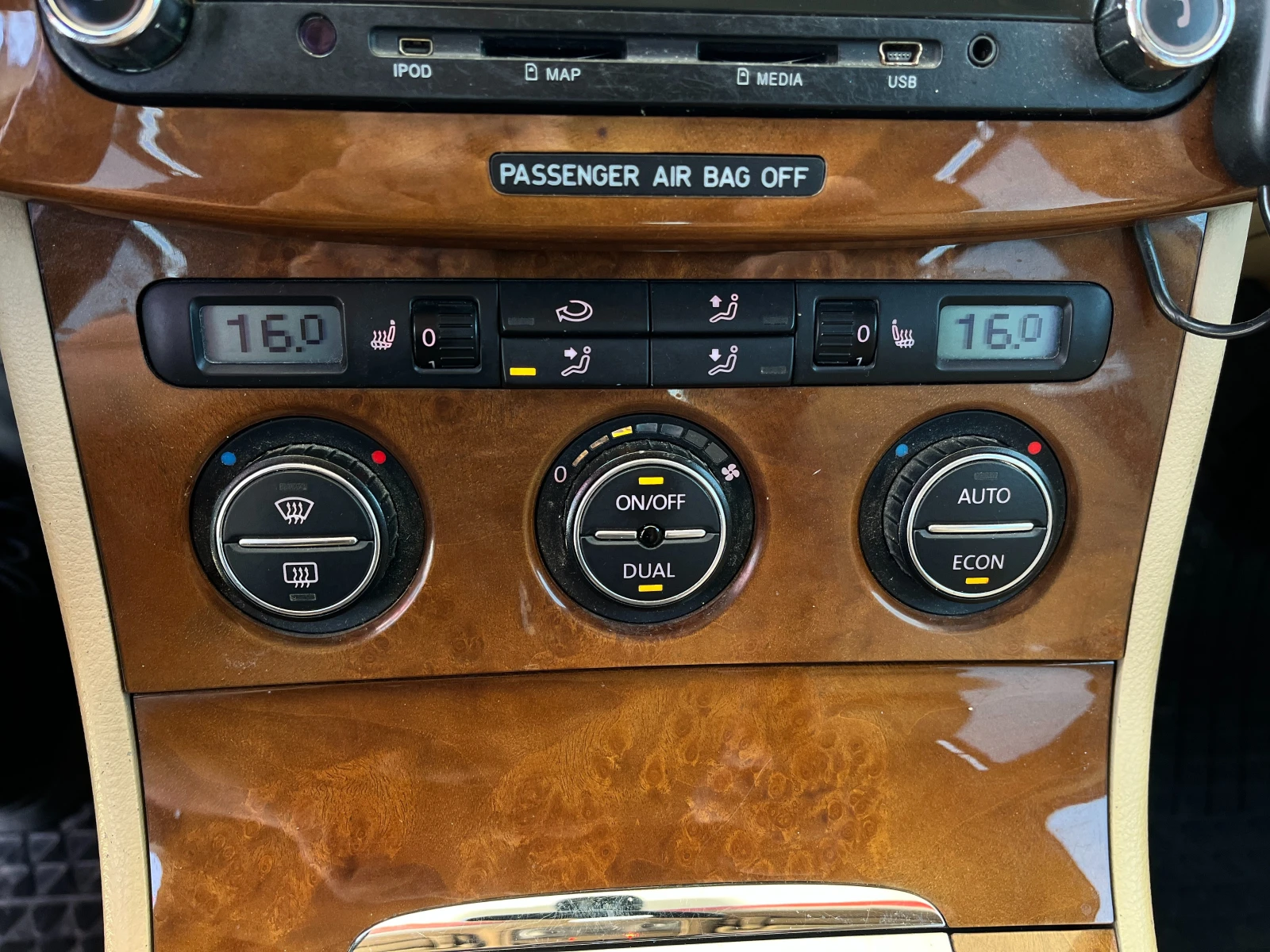 VW Passat 2.0TDI HIGHLINE, снимка 10 - Автомобили и джипове - 54361017