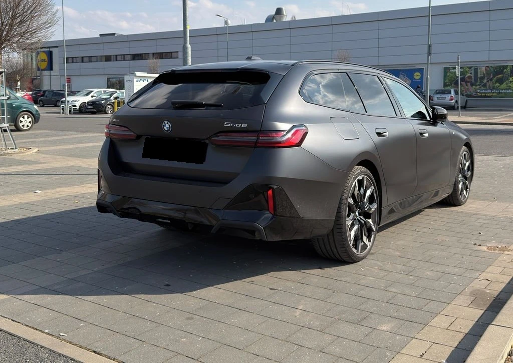 BMW 550 e xDrive M-Sport, снимка 3 - Автомобили и джипове - 54560050