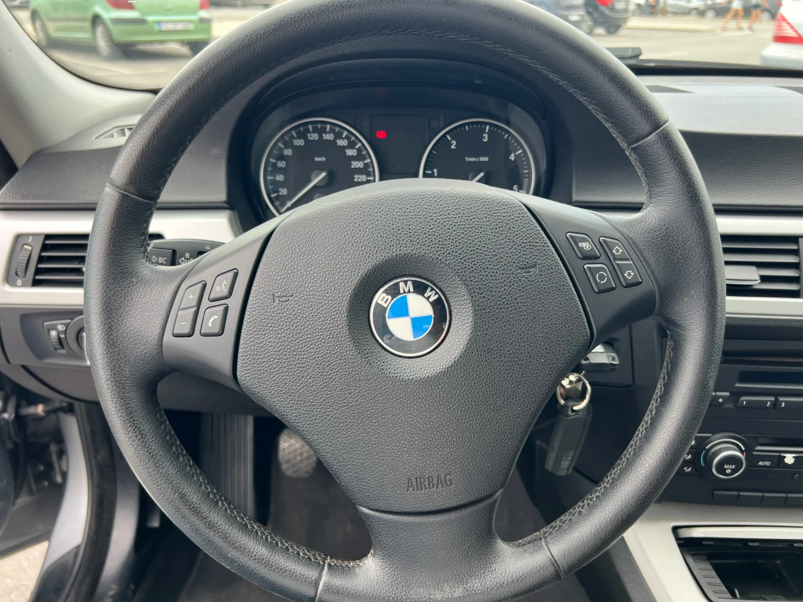 BMW 320 1.6 D , снимка 12 - Автомобили и джипове - 55270138