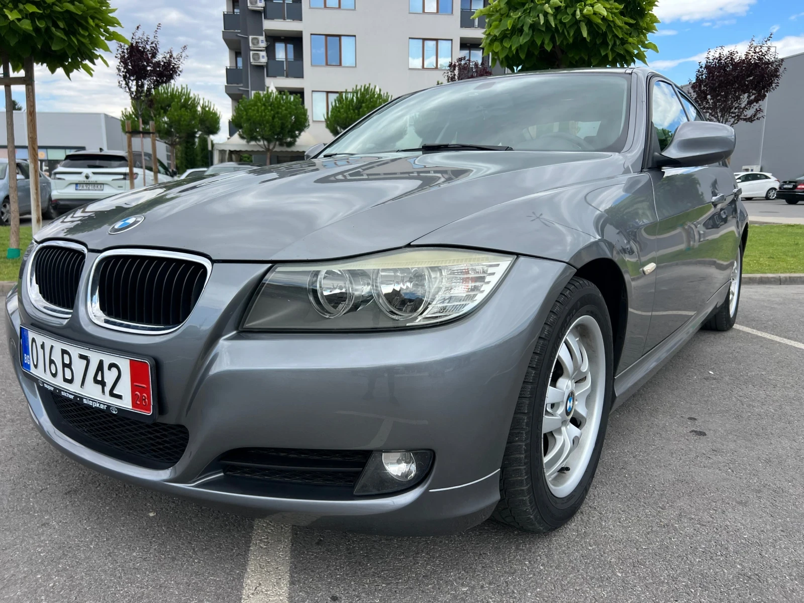 BMW 320 1.6 D , снимка 7 - Автомобили и джипове - 55270138