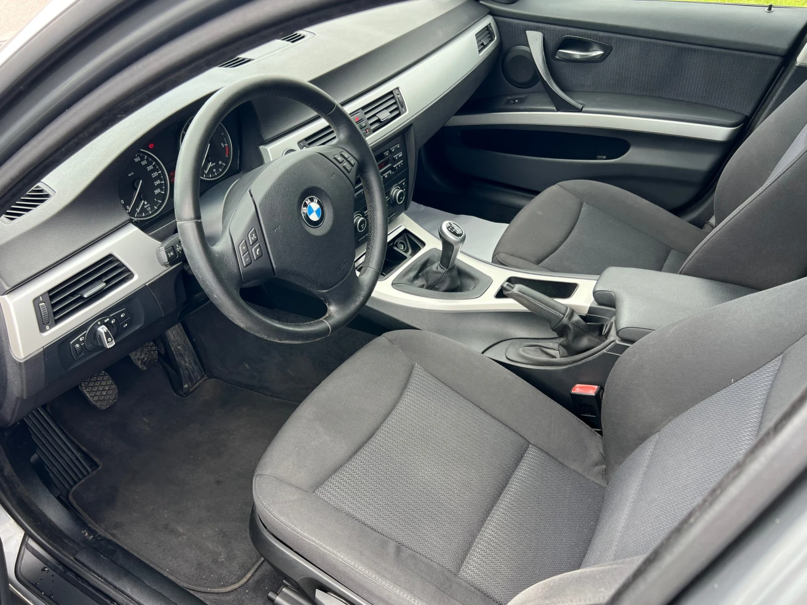BMW 320 1.6 D , снимка 9 - Автомобили и джипове - 55270138