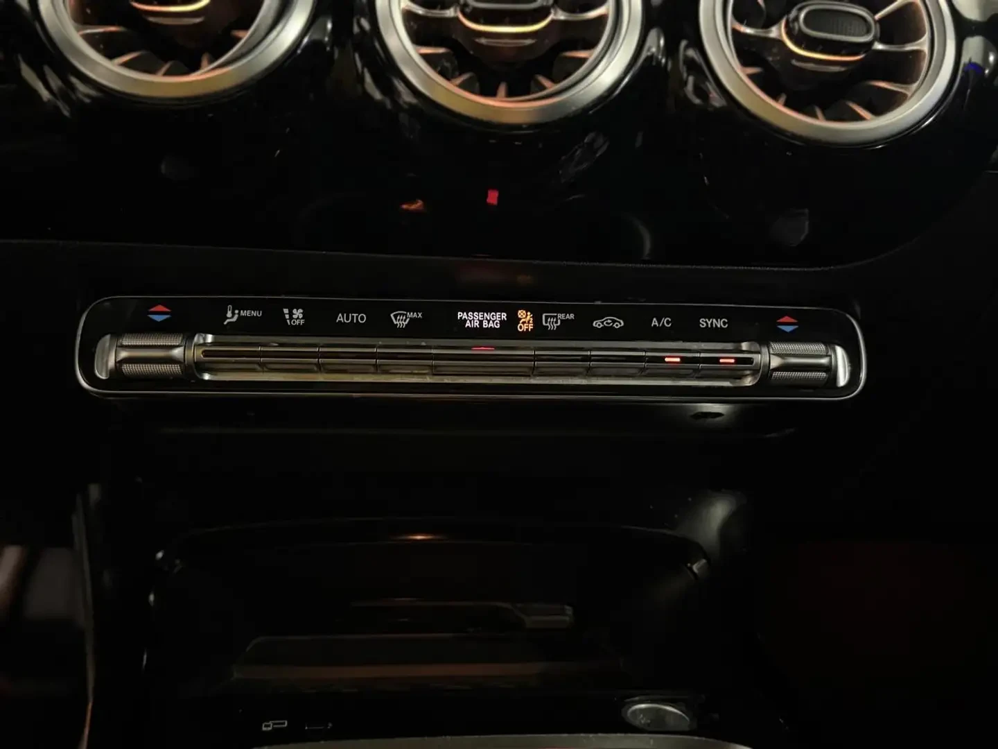 Mercedes-Benz CLA 250 4MATIC* AMG* ПОДГРЕВ, снимка 15 - Автомобили и джипове - 55314562