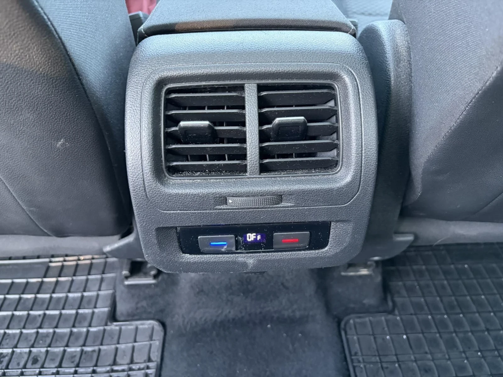 VW Touran, снимка 13 - Автомобили и джипове - 56157656