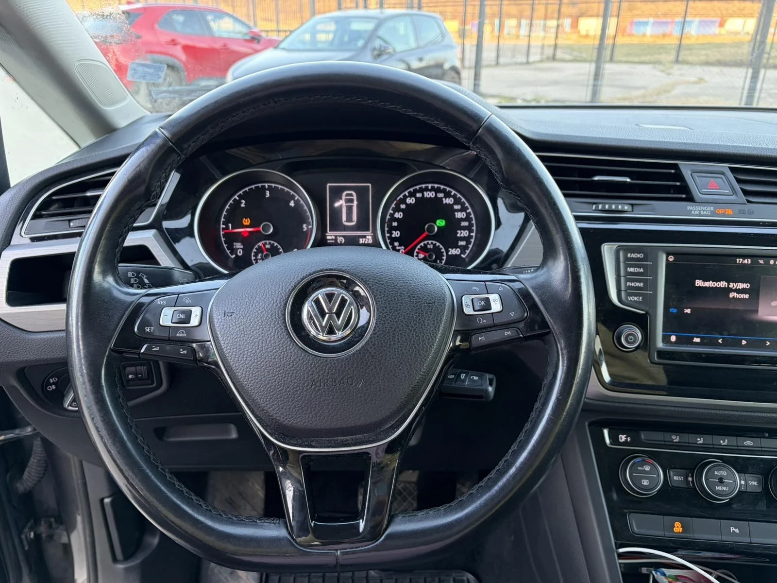 VW Touran, снимка 10 - Автомобили и джипове - 56157656
