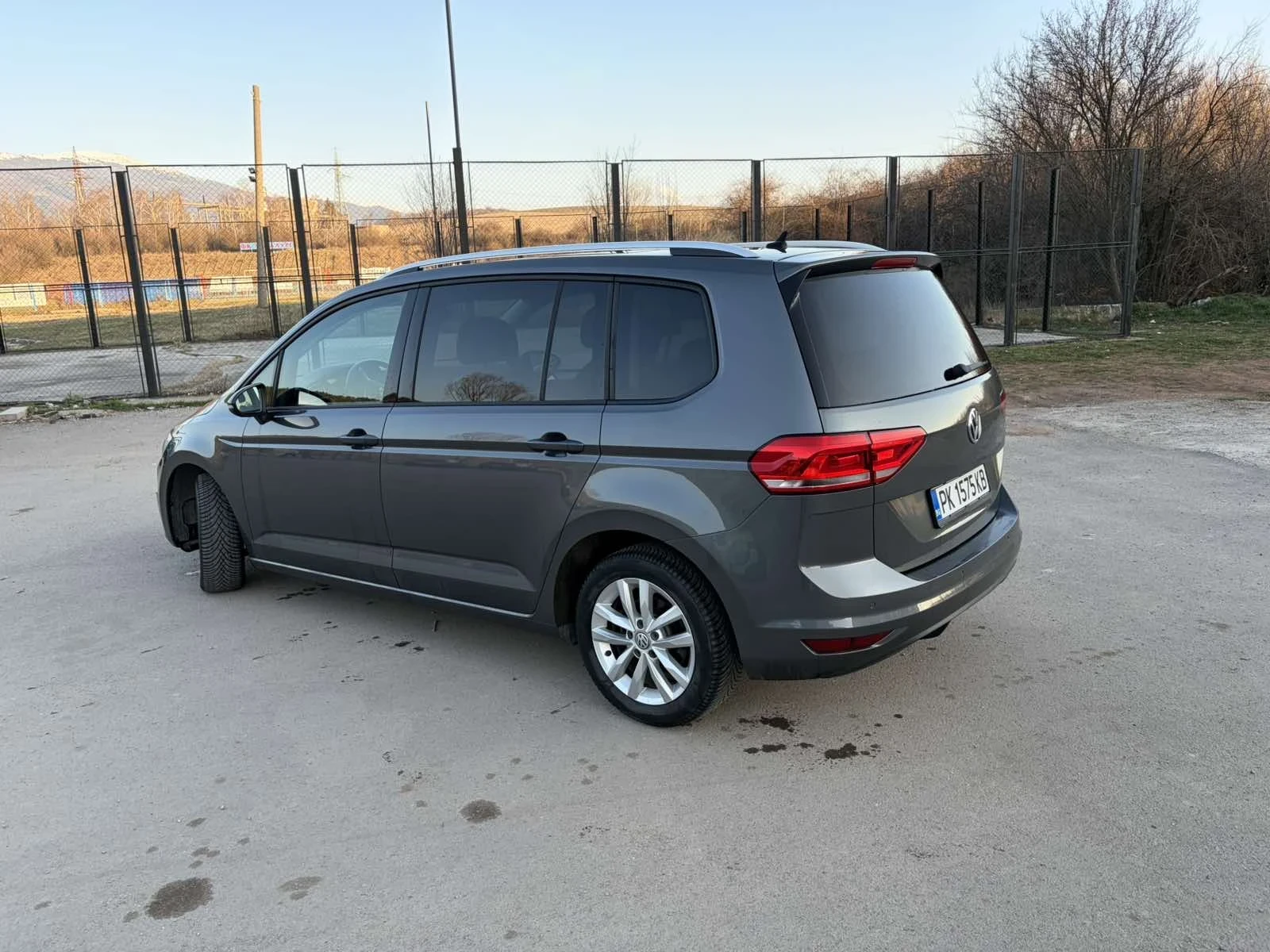 VW Touran, снимка 3 - Автомобили и джипове - 56157656