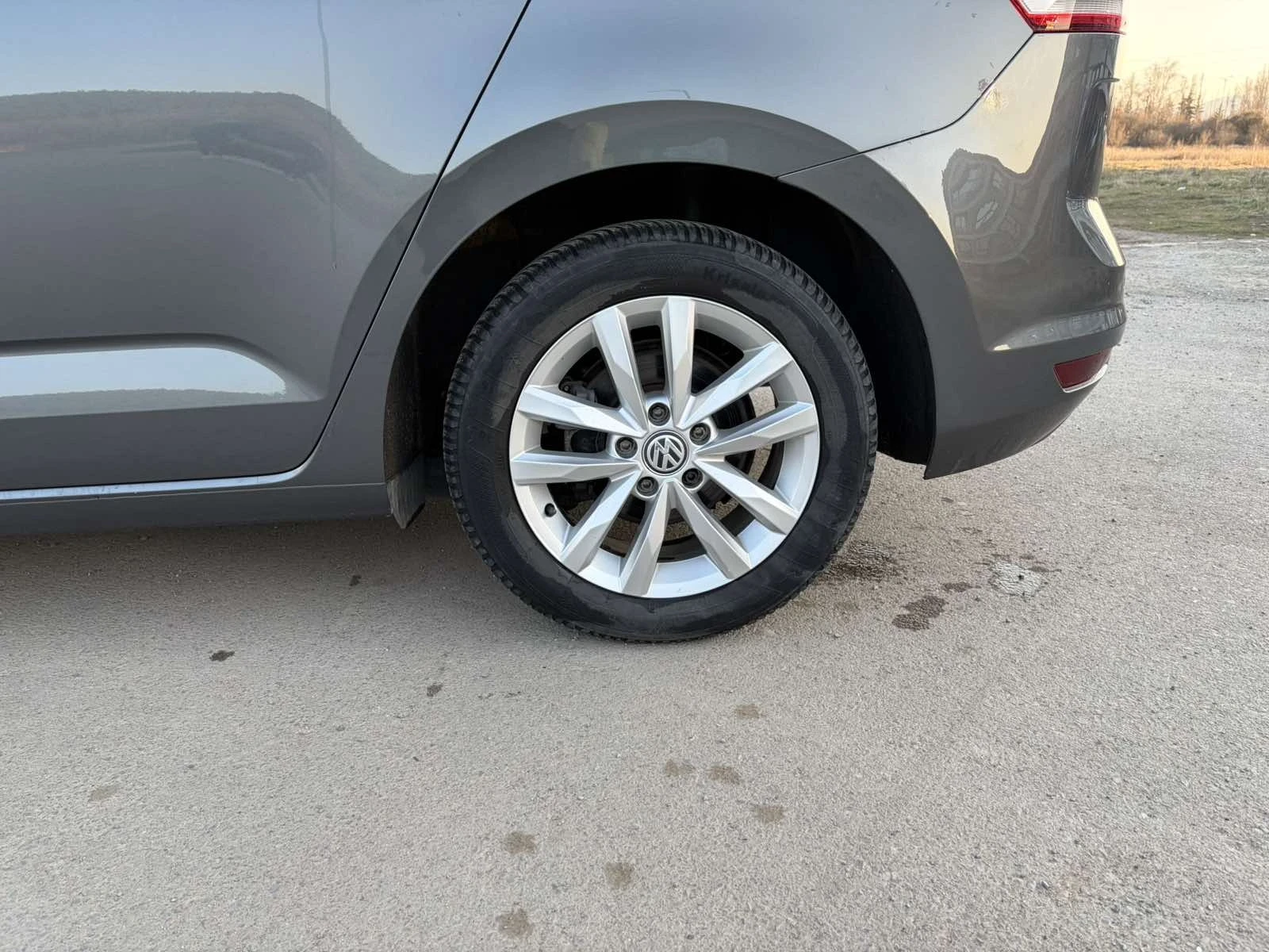 VW Touran, снимка 12 - Автомобили и джипове - 56157656